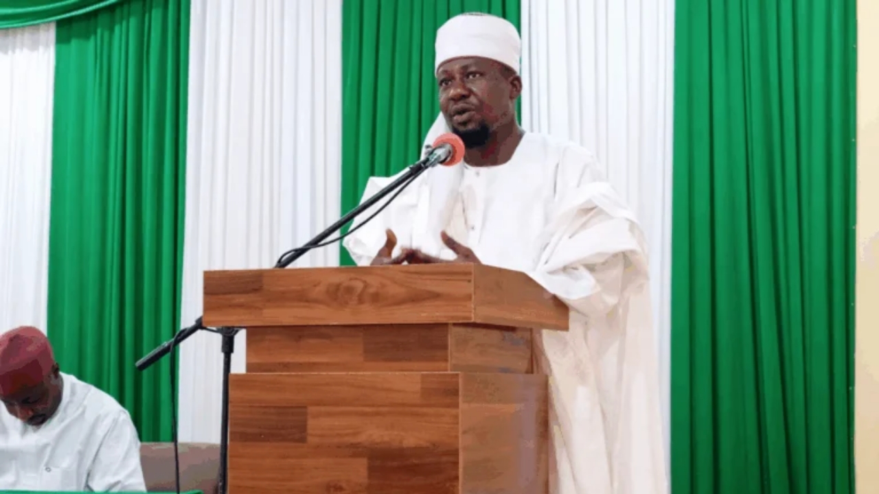 Chief Imam of Hadejia Emirate, Sheikh Yusuf Abdulrahman Zakariyya'u while delivering lecture at NUJ Secretariat, Dutse, Jigawa state