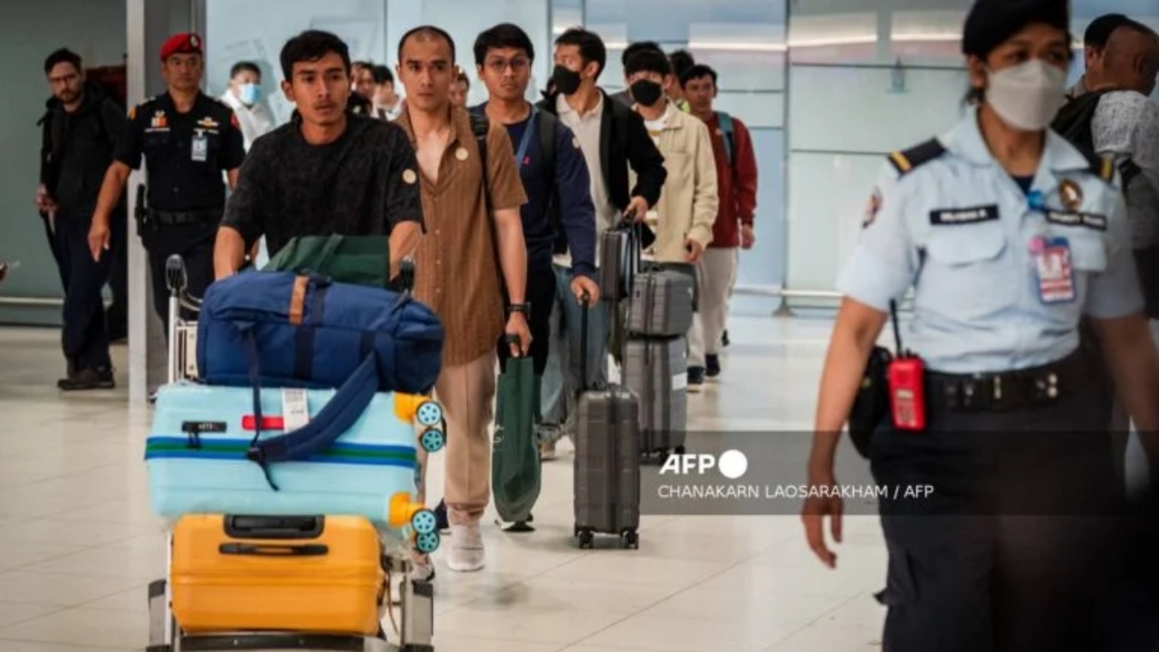 Thai crew members of the bulk carrier Mayuree Naree arrive at Suvarnabhumi International Airport after a flight from Oman, in Bangkok on March 16, 2026 - National News