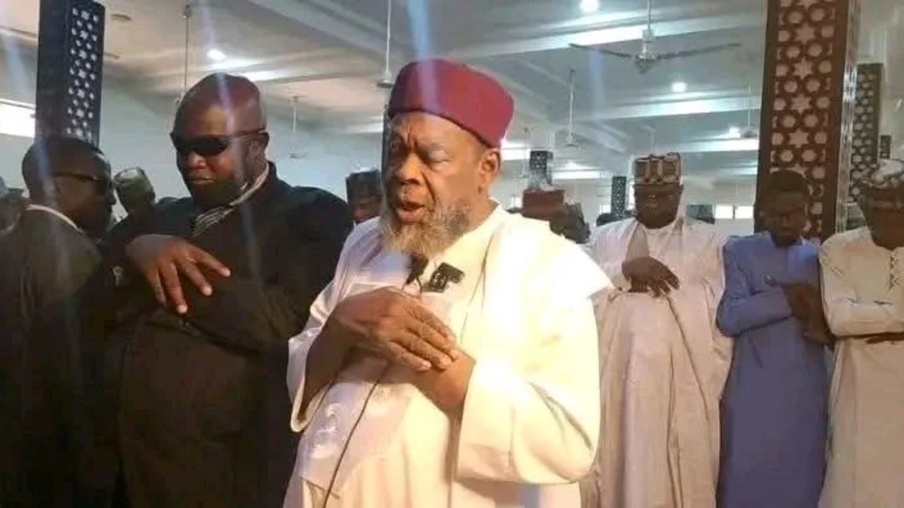 Sheikh Musa Lukwa leading his congregation for eid- prayer on Thursday in Sokoto - National News