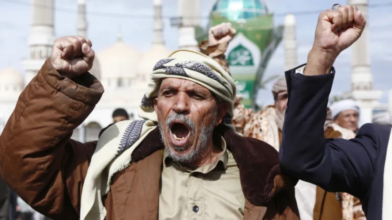Houthi fighters in Yemen demonstrate support for Iran - National News