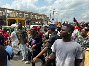 Sowore and other protesters demanding release of Nnamdi Kanu