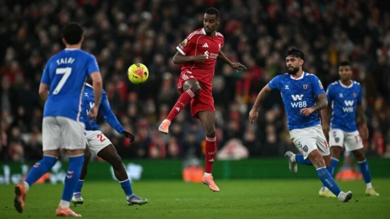 Liverpool's Swedish striker #09 Alexander Isak (C) reacts during the English Premier League football match between Liverpool and Sunderland at Anfield in Liverpool - National News