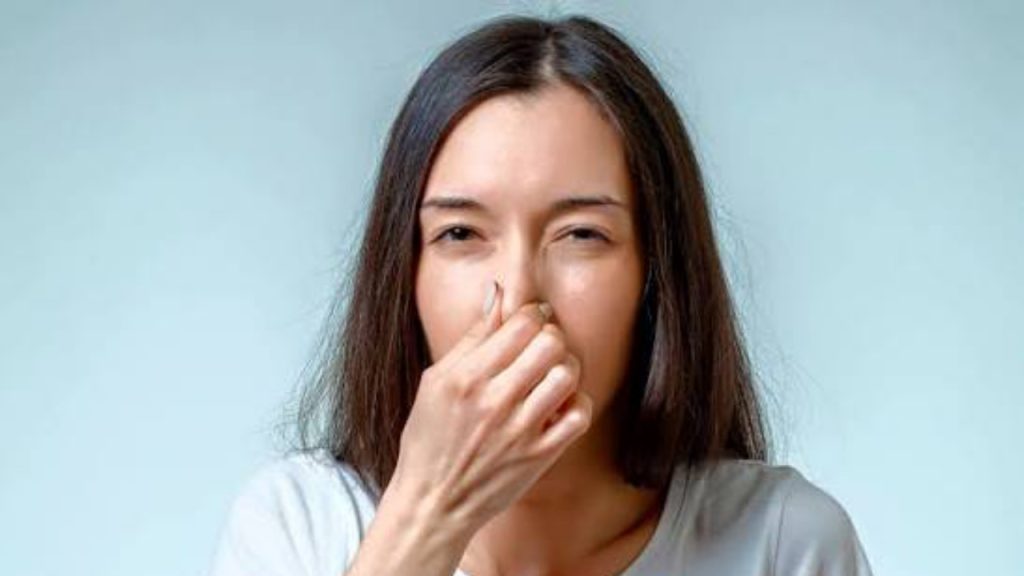 Image of someone trying to hum with nose closed - National News