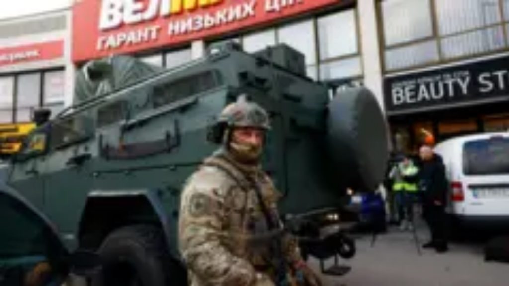 Armed police surrounding a supermarket in Kyiv’s Holosiivskyi district after a shooting and hostage situation - National News