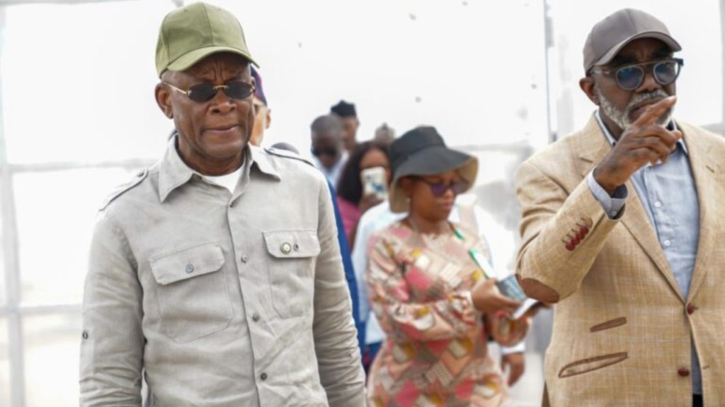 The Minister of State for Industry, Senator John Owan Enoh (L), the Executive Secretary/CEO of the National Sugar Development Council (NSDC), Kamar Bakrin (R); and the Executive Assistant to the NSDC boss, Mrs Chinyere Nwaka (M); on a visit to the Nigeria Sugar Institute (NSI) in Ilorin, Kwara state - National News