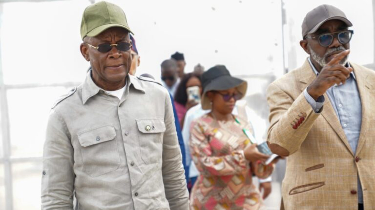 The Minister of State for Industry, Senator John Owan Enoh (L), the Executive Secretary/CEO of the National Sugar Development Council (NSDC), Kamar Bakrin (R); and the Executive Assistant to the NSDC boss, Mrs Chinyere Nwaka (M); on a visit to the Nigeria Sugar Institute (NSI) in Ilorin, Kwara state - National News