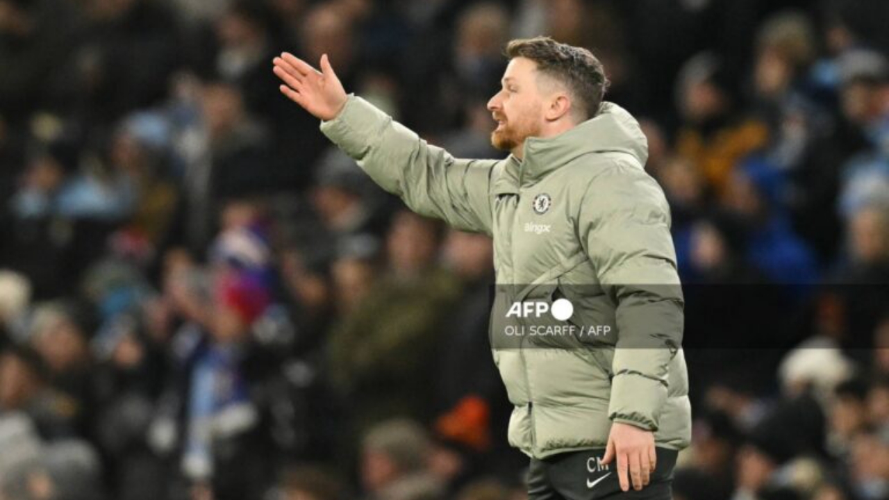 Chelsea's Interim manager Calum McFarlane gestures on the touchline during the English Premier League football match between Manchester City and Chelsea at the Etihad Stadium in Manchester, north west England, on January 4, 2026 - National News