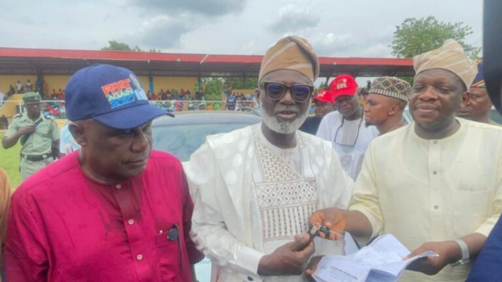 Left to right: Senator Fatai Buhari; one of the beneficiaries, Waheed Lawal receiving a car key and a chieftain of APC in the state, Wasiu Adebisi during the empowerment in Ogbomoso - National News