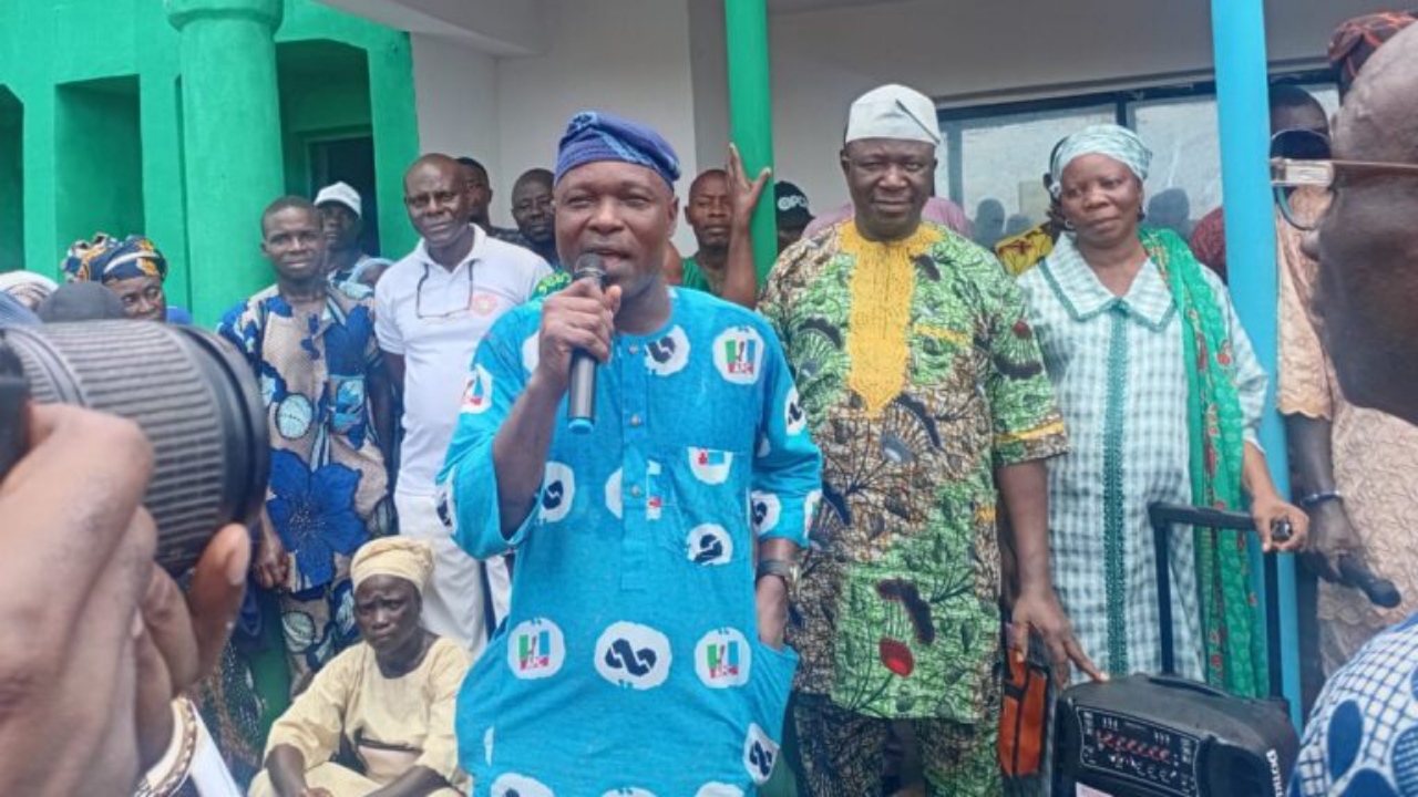 Mr Olalotan Olusegun, a former chairman of APC in Imeko-Afon Local Government and other leaders during the endorsement of Jemili Akingbade for another term as member of Ogun State House of Assembly in 2027 elections - National News