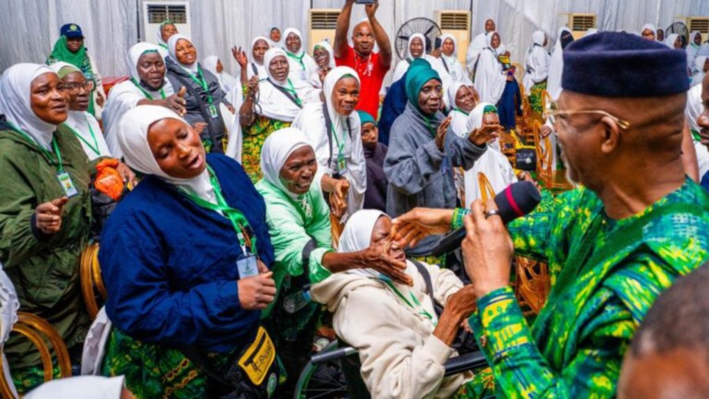 Gov Dapo Abiodun with some of pilgrims before the inaugural flight Hajj operations from Gateway International Airport, Iperu Remo - National News