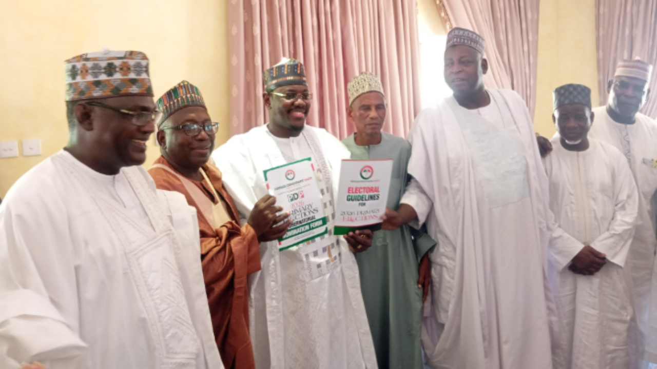 Mustapha Lamido (3rd left), other Jigawa PDP officials shortly after collecting the gubernatorial form - National News