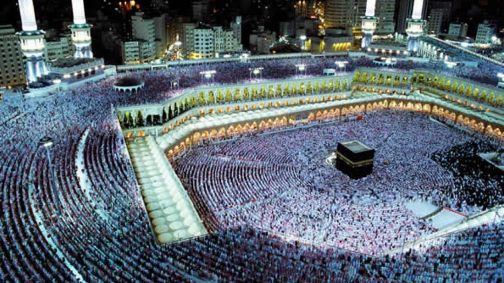 Pilgrims at the Kaaba, Saudi Arabia - National News