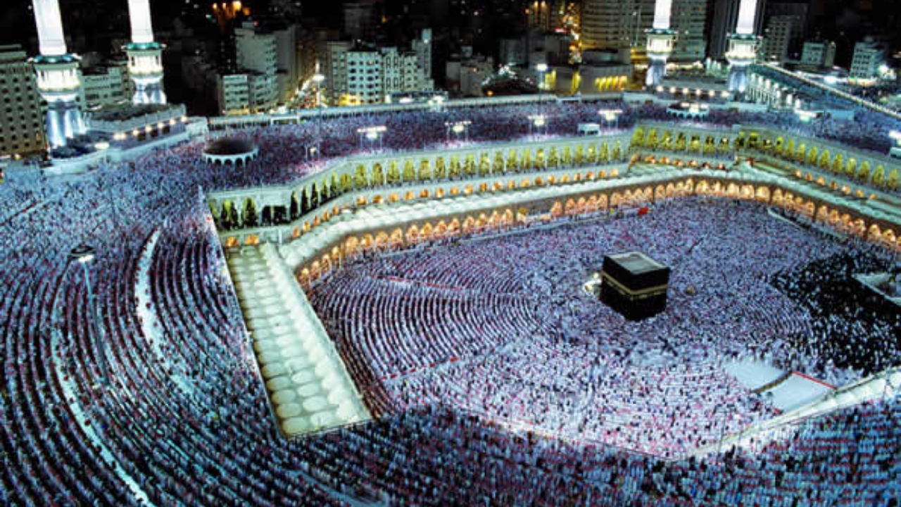 Pilgrims at the Kaaba, Saudi Arabia - National News