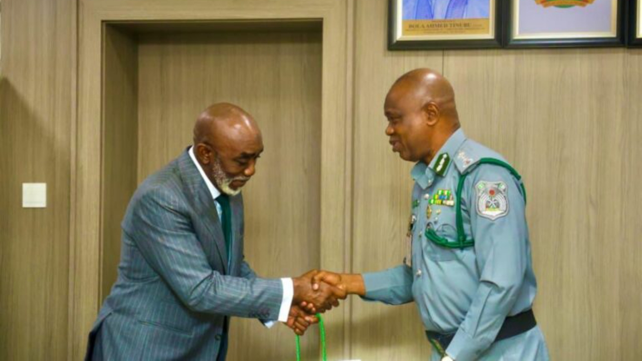 The Executive Secretary/CEO of the National Sugar Development Council (NSDC), Mr. Kamar Bakrin (L), with the Comptroller-General of the Nigeria Customs Service (NCS), Mr. Bashir Adewale Adeniyi (R), when the duo met to discuss the strengthening of existing collaboration for the purpose maximising the huge potential of the sugar sector - National News
