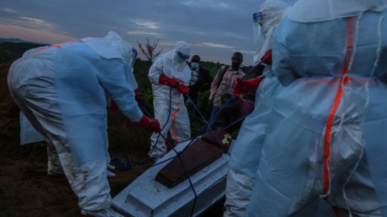 Medical staff wearing personal protective equipment (PPE) bury a patient deceased at the hospital in Rwampara on May 21, 2026 - National News