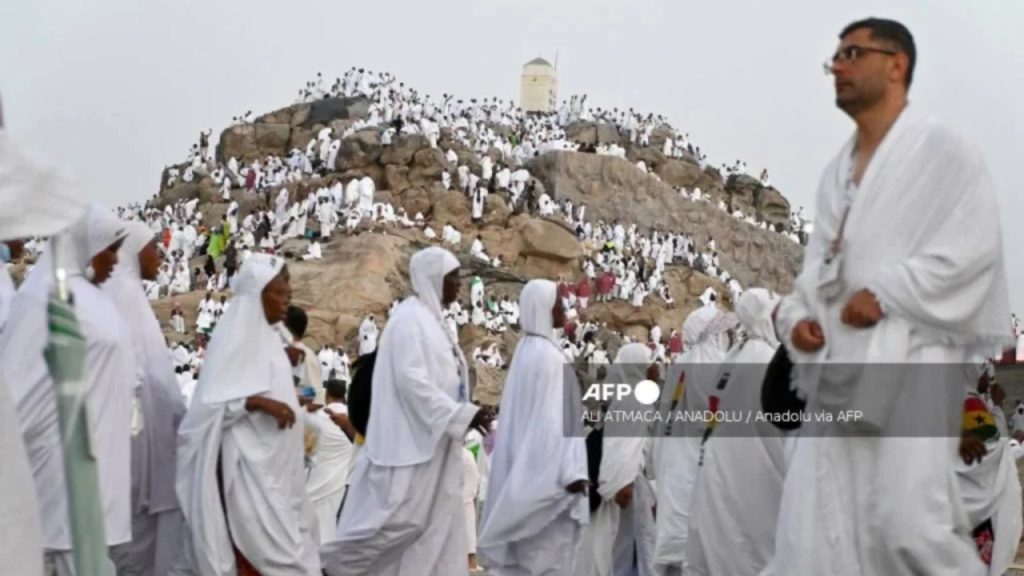 MECCA, SAUDI ARABIA - MAY 26: Prospective pilgrims arrive at the Mount Arafat (Mountain of Mercy) to perform wuquf, considered as the most essential pillar of the Hajj, as Muslims from all over the world continue their worship to fulfill the Hajj pilgrimage in Mecca, Saudi Arabia on May 26, 2026. Pilgrims arriving in the Arafat area spend the night praying and worshipping - National News