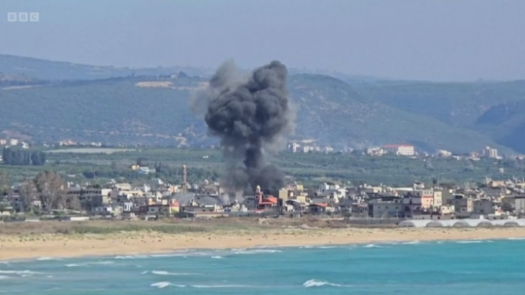 Smoke billows as Israel strikes Tyre in southern Lebanon - National News