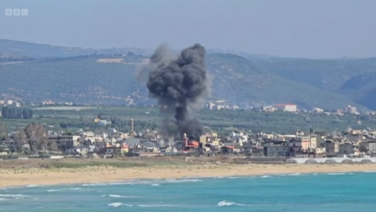 Smoke billows as Israel strikes Tyre in southern Lebanon - National News